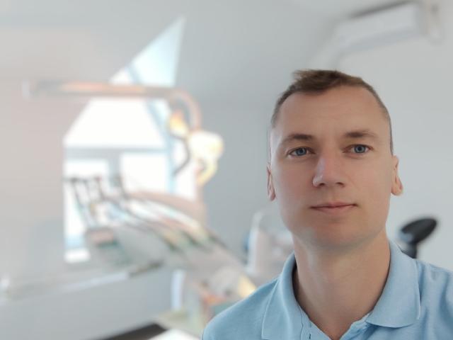 Стоматолог Роман Семків