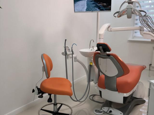 Стоматологічна клініка “Dental V”