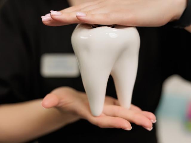 Стоматологічна клініка Dentis Line - Протезування та лікування зубів