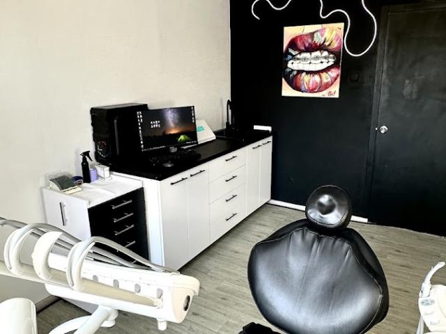 Стоматология Rocketsmile