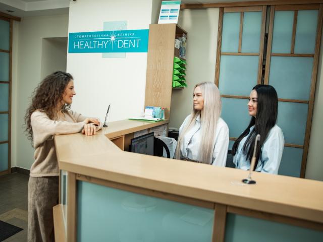 Центр імплантації та протезування Healthydent