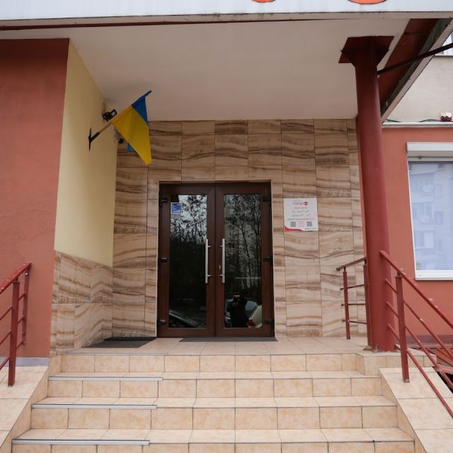 Стоматология Orange Clinic Вініри, імпланти, керамічна реставрація, брекети Усі види стоматологічних послуг в Чернівцях photo