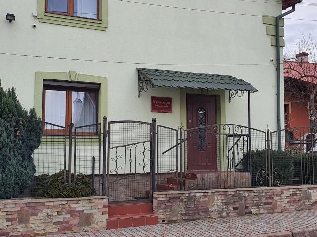 ДентАрт стоматология лікар Жирик Роман