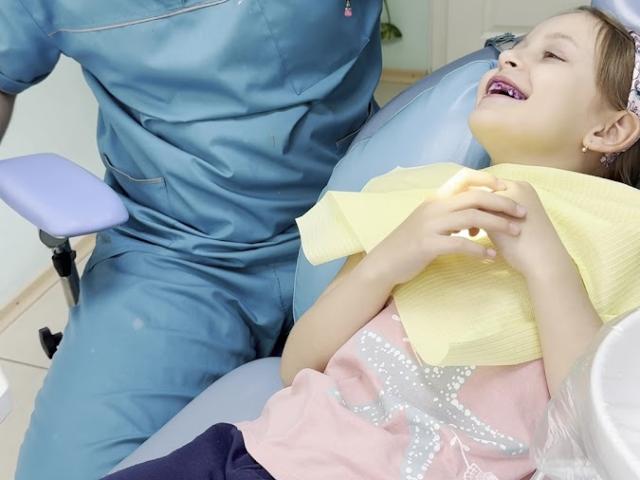 Стоматологічний центр "Аксіс"