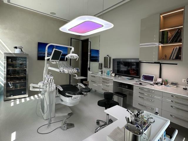 Стоматологія Влялько, Dr. Vlyalko Clinic Клініка експертної стоматології