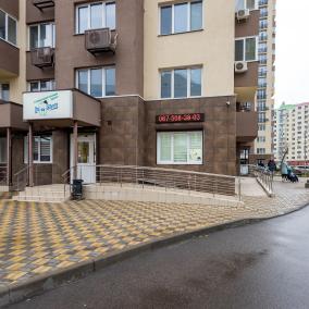 Стоматологічний центр «InStom»
