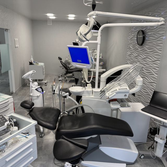 Dr. Andriy Gamarnyk Dentistry @ VIP Clinik