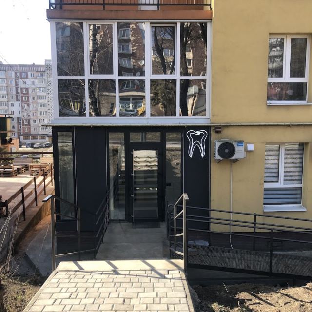 Стоматолог Назаревич О.І.