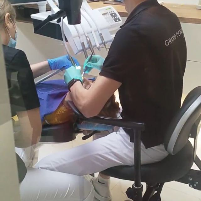 стоматологічна клініка GRAND DENTAL