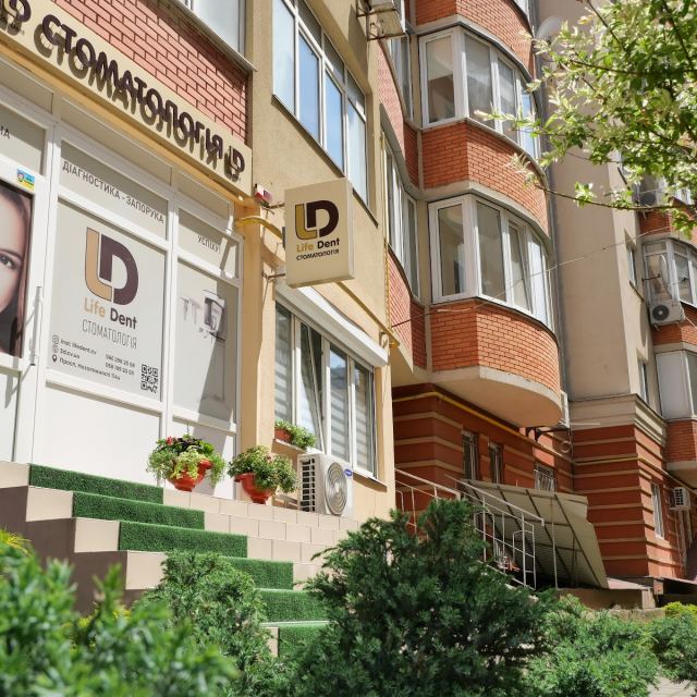 Стоматологічна клініка Life dent