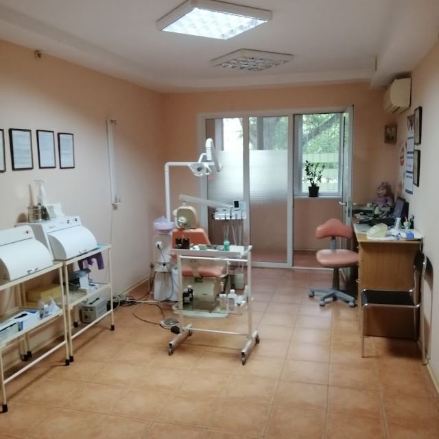 Стоматологическая клиника "МЕДИЦЕНТР"