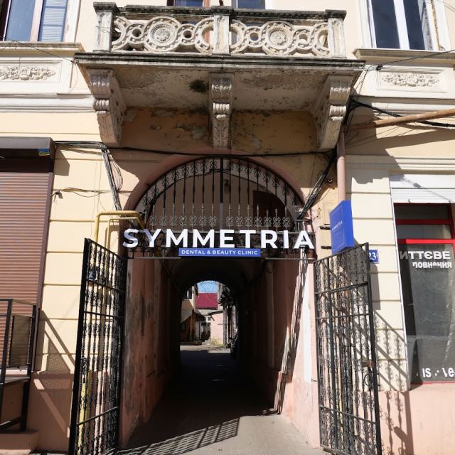 Symmetria