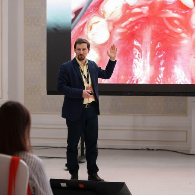 Центру Олег Леонідович
